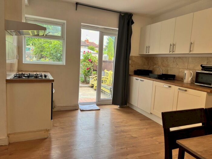 1 Bedroom Flat To Rent In Lucas Avenue, Harrow, HA2