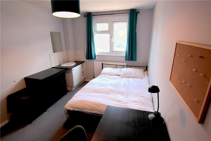 5 Bedroom Terraced House To Rent In Clover Road, Guildford, Surrey, GU2