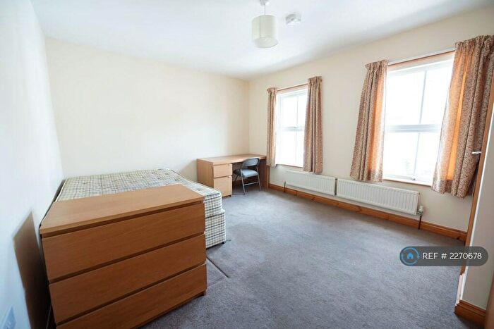 6 Bedroom Terraced House To Rent In De Beauvoir Road, Reading, RG1