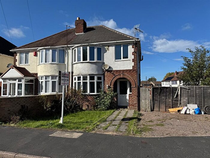 3 Bedroom Semi-Detached House To Rent In Sycamore Road, Oldbury, B69
