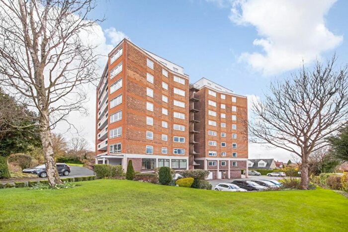 3 Bedroom Flat For Sale In Sandmoor Court, Alwoodley, Leeds, LS17