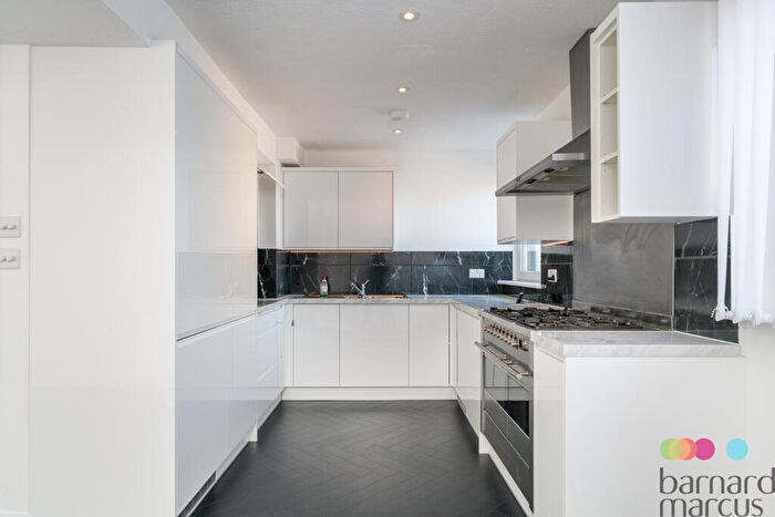 4 Bedroom Town House To Rent In Oxford Gardens, London, N20