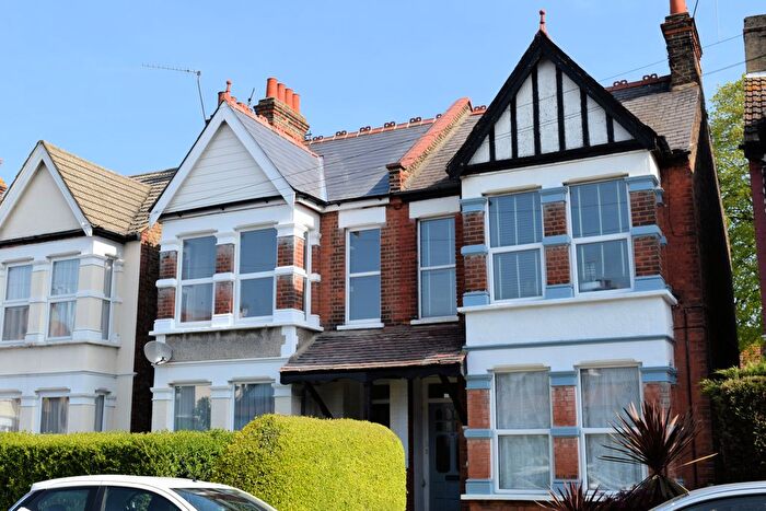 2 Bedroom Flat To Rent In Albion Road, Westcliff-On-Sea, SS0