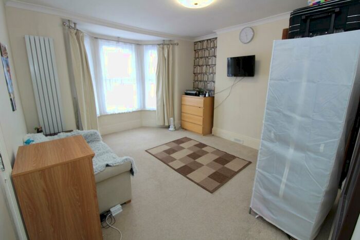 1 Bedroom Ground Maisonette To Rent In Kings Road, Mitcham, CR4