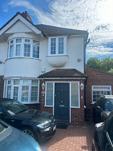 4 Bedroom Semi-Detached House For Sale In Syon Park Gardens, Isleworth, TW7