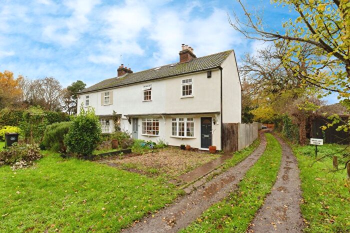 2 Bedroom End Of Terrace House For Sale In Portsmouth Road, Thames Ditton, KT7