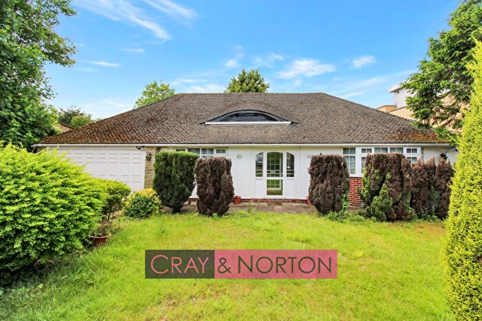 3 Bedroom Bungalow To Rent In Woodbury Close, East Croydon, CR0