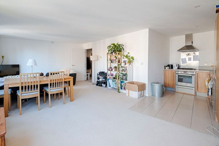 2 Bedroom Flat For Sale In Eden Grove, London, N7