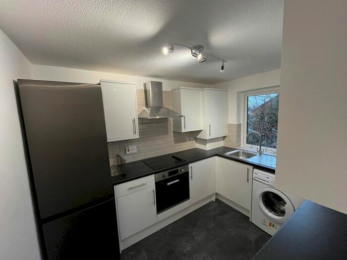 1 Bedroom Flat To Rent In Wheelwright Close, Bushey, Hertfordshire, WD23