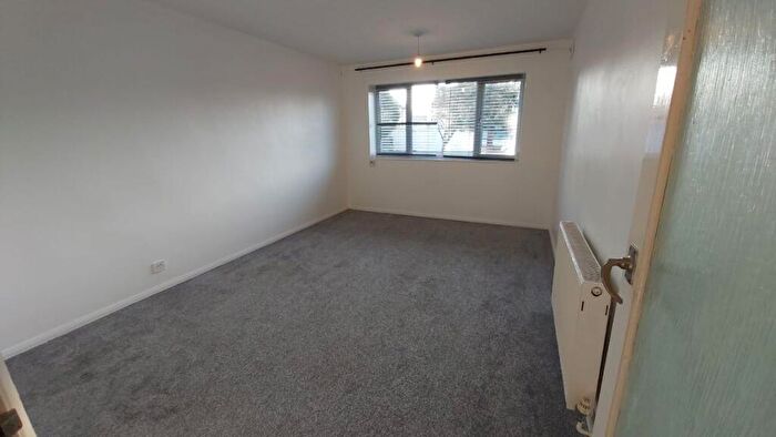 2 Bedroom Flat To Rent In Howard Road, SE25