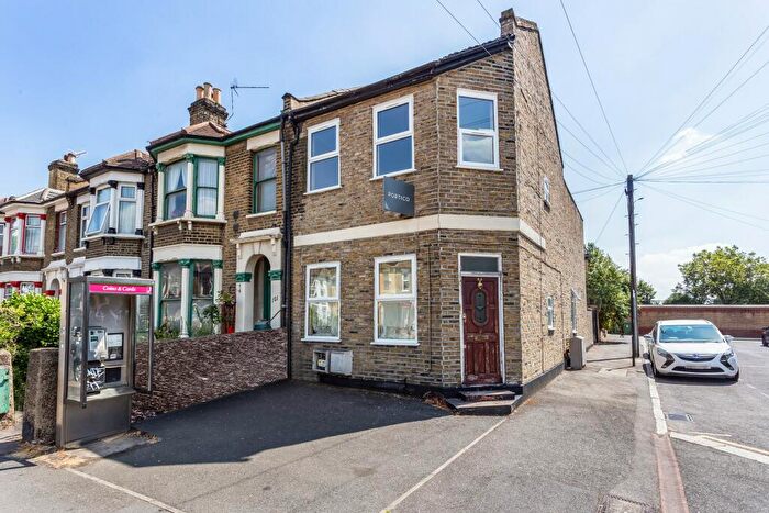 2 Bedroom Flat To Rent In Grove Green Road, London, E11