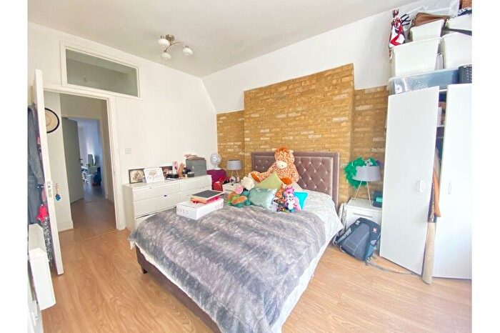 1 Bedroom Flat To Rent In Earls Court Road, Earls Court, London, SW5