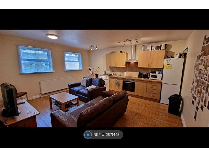 2 Bedroom Flat To Rent In Bennett Road, Leeds, LS6