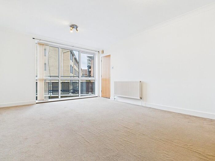 2 Bedroom Flat To Rent In The Mariners, Valetta Way, Rochester, Kent, ME1