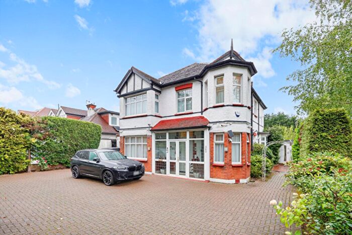 4 Bedroom Detached House For Sale In Chase Side, London, N14