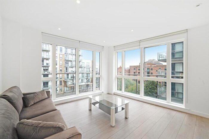 1 Bedroom Apartment To Rent In Alboran Apartments, Bow, E3