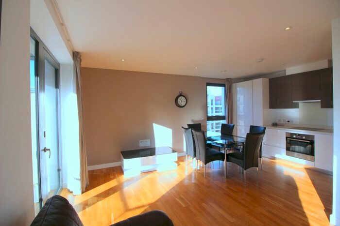 2 Bedroom Flat To Rent In Ravens Walk, London, E20