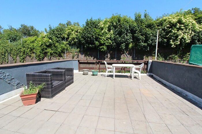 1 Bedroom Flat To Rent In Millers Road, Brighton, East Sussex, BN1