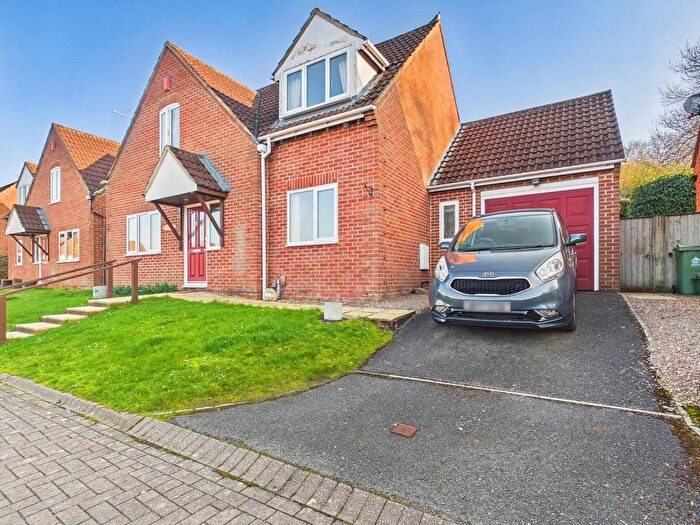 3 Bedroom Detached House For Sale In Laurel Farm Close, Gloucester, Gloucestershire, GL4
