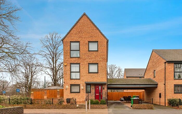 4 Bedroom Detached House For Sale In Houseman Gardens, Nottingham, NG2