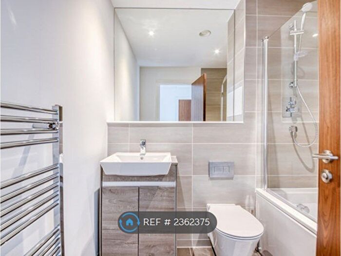 1 Bedroom Flat To Rent In Churchill Place, Basingstoke, RG21