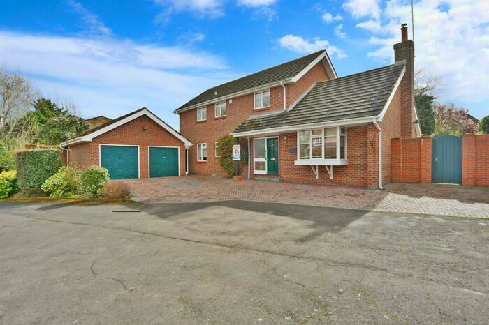 3 Bedroom Detached House For Sale In The Vallance, Lynsted, Sittingbourne, Kent, ME9