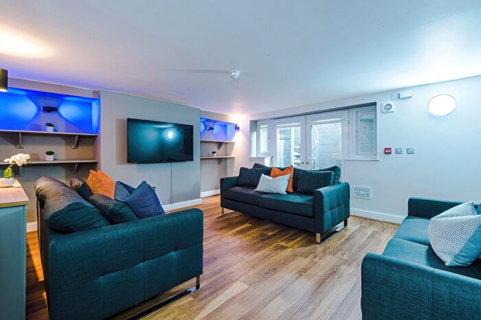 6 Bedroom Terraced House To Rent In Buckingham Mount, Leeds, LS6