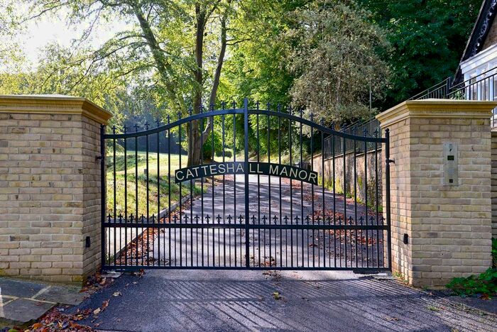 2 Bedroom Cottage For Sale In Catteshall Lane, Godalming, GU7