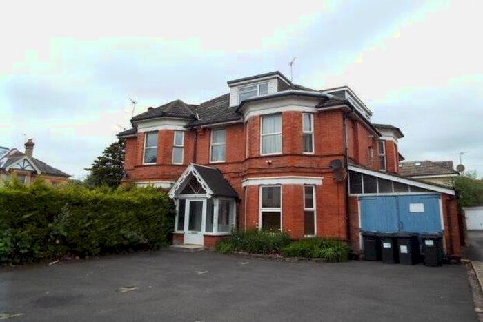 1 Bedroom Flat To Rent In Holdenhurst Road, Bournemouth, BH8