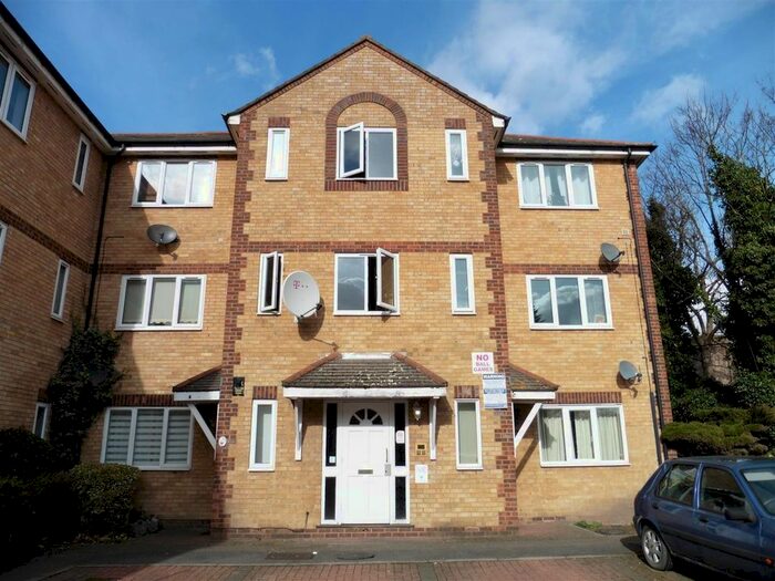 2 Bedroom Flat To Rent In Vicarage Square, Grays, RM17