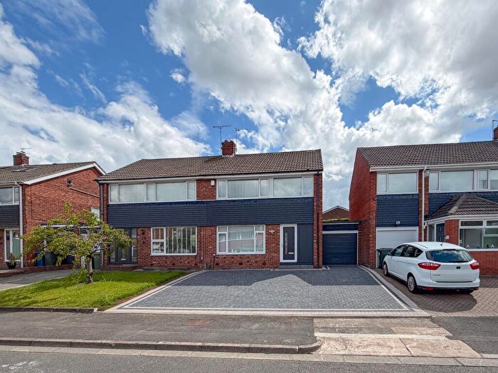 3 Bedroom Semi-Detached House For Sale In Beckside Gardens, Newcastle Upon Tyne, NE5