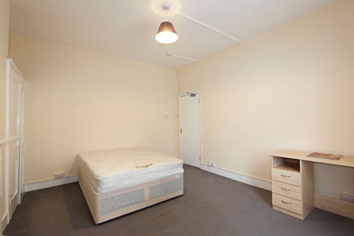 4 Bedroom Flat To Rent In Hammersmith Grove, London, W6