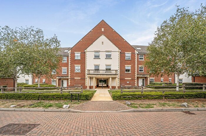 2 Bedroom Flat For Sale In Waleron Road, Fleet, Hampshire, GU51