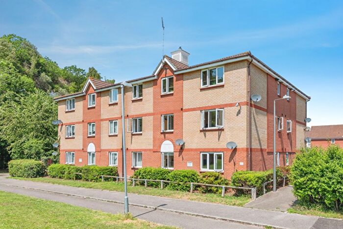 2 Bedroom Flat For Sale In Frobisher Gardens, Chafford Hundred, Grays, RM16