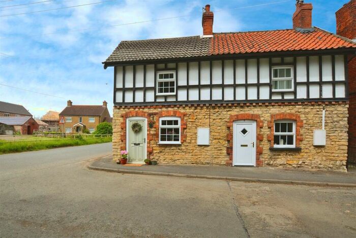 2 Bedroom Semi-Detached House For Sale In Stainton Avenue, Waddingham, DN21