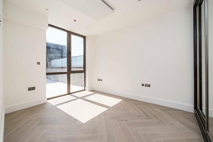 2 Bedroom Flat For Sale In East Hill, Wandsworth, SW18