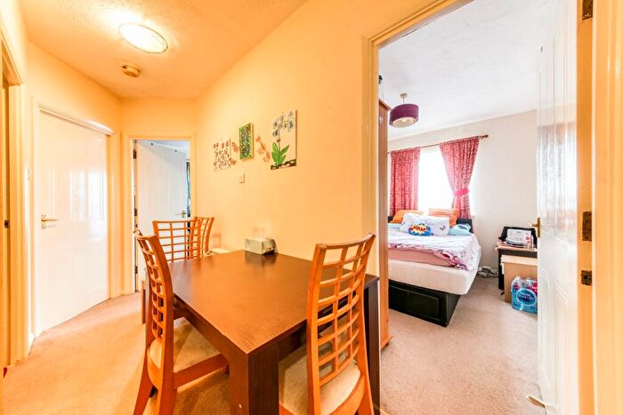 2 Bedroom Apartment For Sale In Whitstable Place, Croydon, CR0