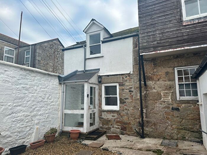 2 Bedroom Flat To Rent In Chycelin, Penzance, TR18