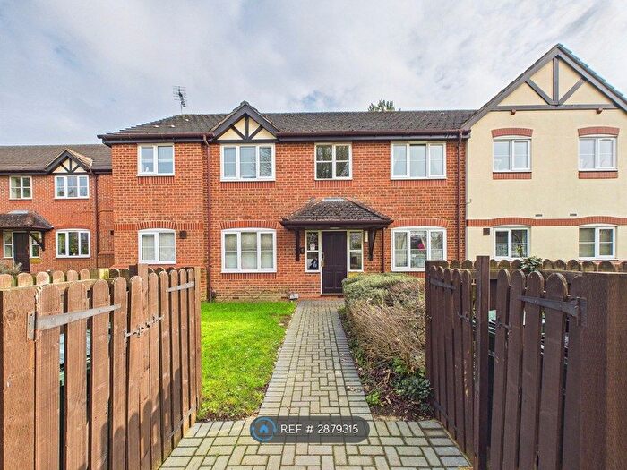 2 Bedroom Flat To Rent In Vine Tree Court, Rickmansworth, WD3