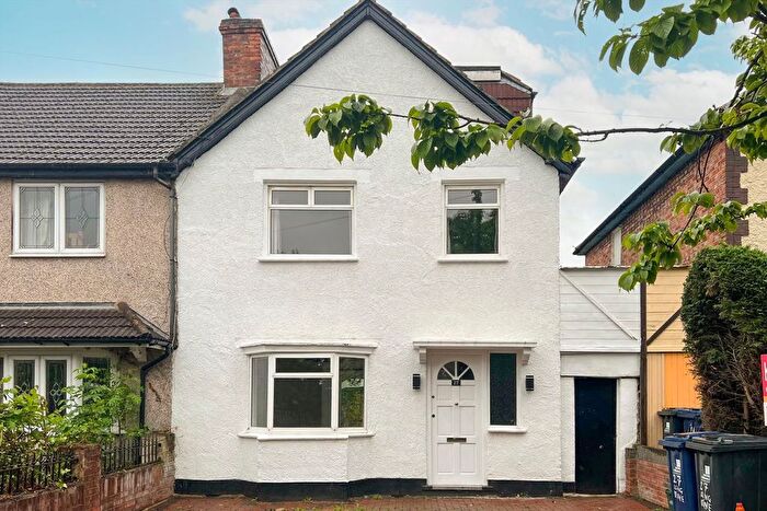 4 Bedroom Semi-Detached House To Rent In Long Drive, Acton, W3