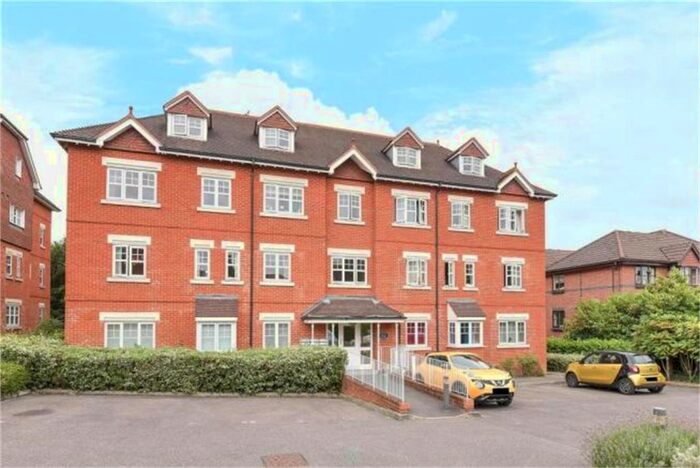 2 Bedroom Flat To Rent In Heathside Road, Woking, GU22