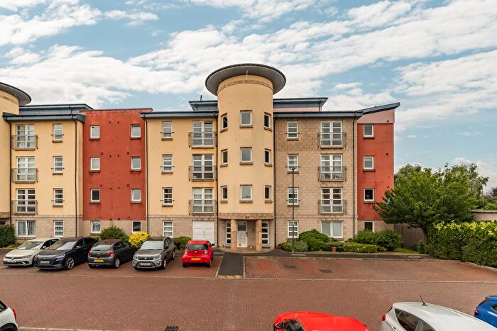 3 Bedroom Flat For Sale In / Gylemuir Road, Edinburgh, EH12