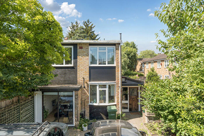 3 Bedroom Semi-Detached House For Sale In Rosse Mews, Kidbrooke Park Road, London, SE3