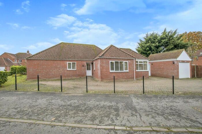 3 Bedroom Detached Bungalow For Sale In William Bush Close, Cawston, Norwich NR10
