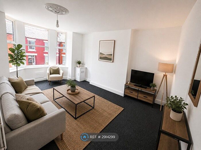 2 Bedroom Flat To Rent In Carlton Road, Salford, M6