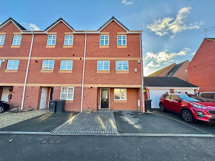 4 Bedroom Semi Detached House For Sale In Water Lily Way, Nuneaton, CV10