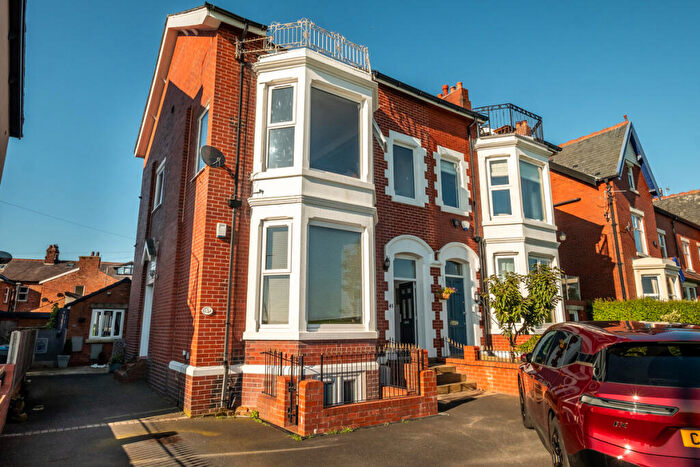 3 Bedroom Apartment For Sale In East Beach, Lytham St. Annes, FY8