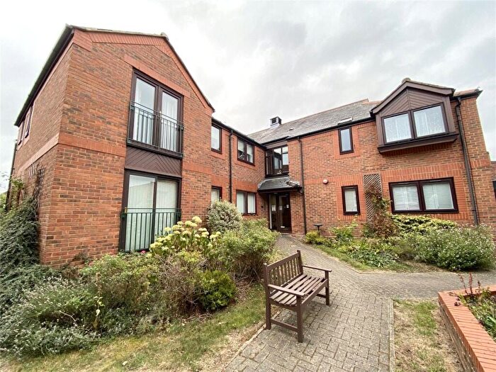 1 Bedroom Property For Sale In Saddlers Walk, Kings Langley, WD4