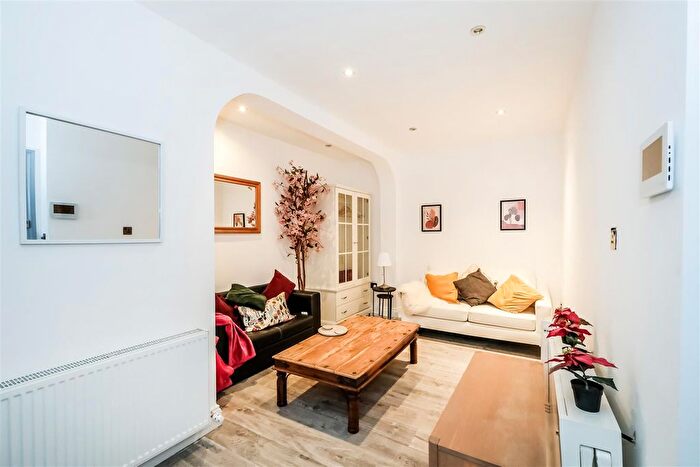 1 Bedroom Flat To Rent In St. Barnabas Road, Woodford Green, IG8