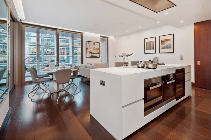 2 Bedroom Flat To Rent In Kings Gate Walk, London, SW1E